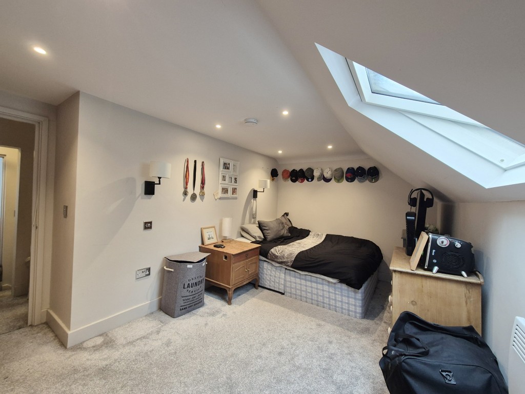 Lot: 119 - WELL PRESENTED COTTAGE FOR INVESTMENT - Bedroom
